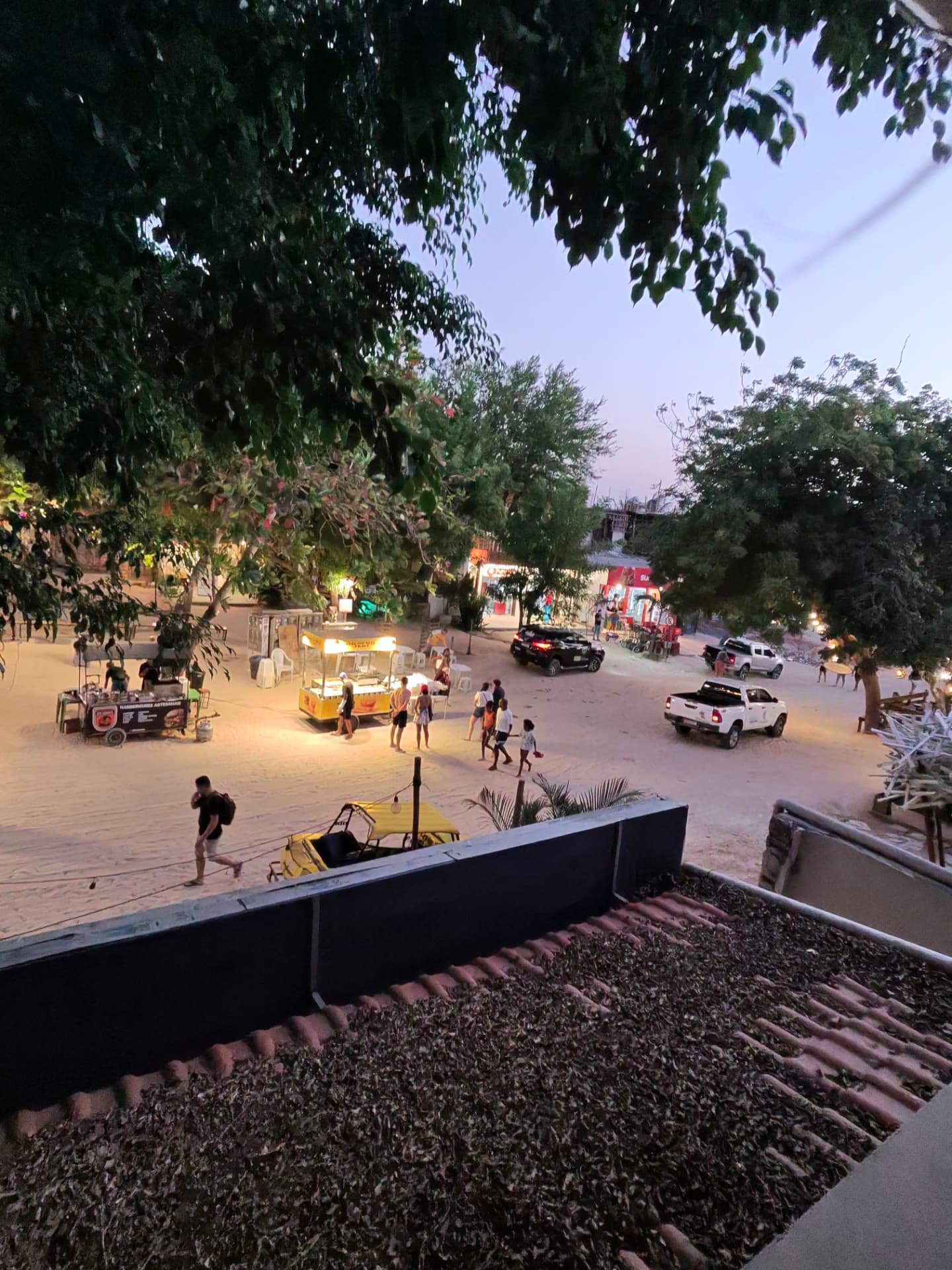 Vida noturna de Jeri vista da varanda da pousada